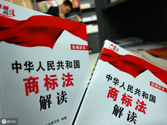 受阻20年，鞋界“貴族”MANOLO BLAHNIK 能奪回在華商標(biāo)嗎？